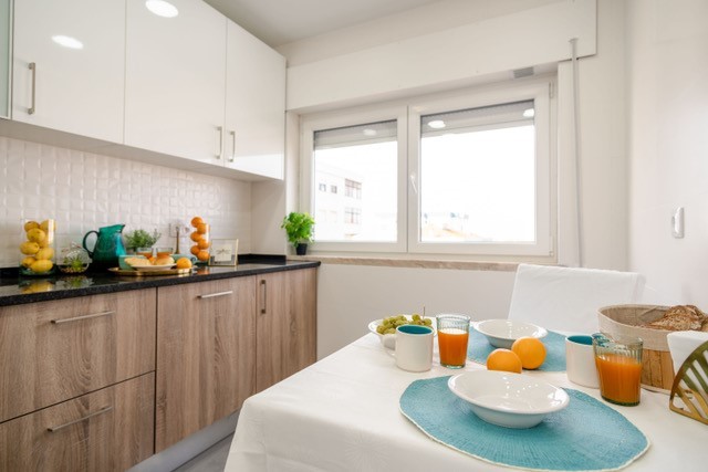 Nova moda: usar móveis de cartão para vender casas mais rápido