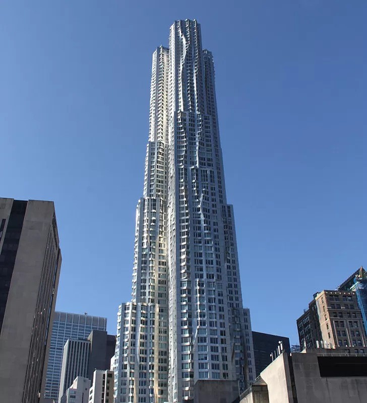 Arranha-céus projetada por Frank Gehry à venda 