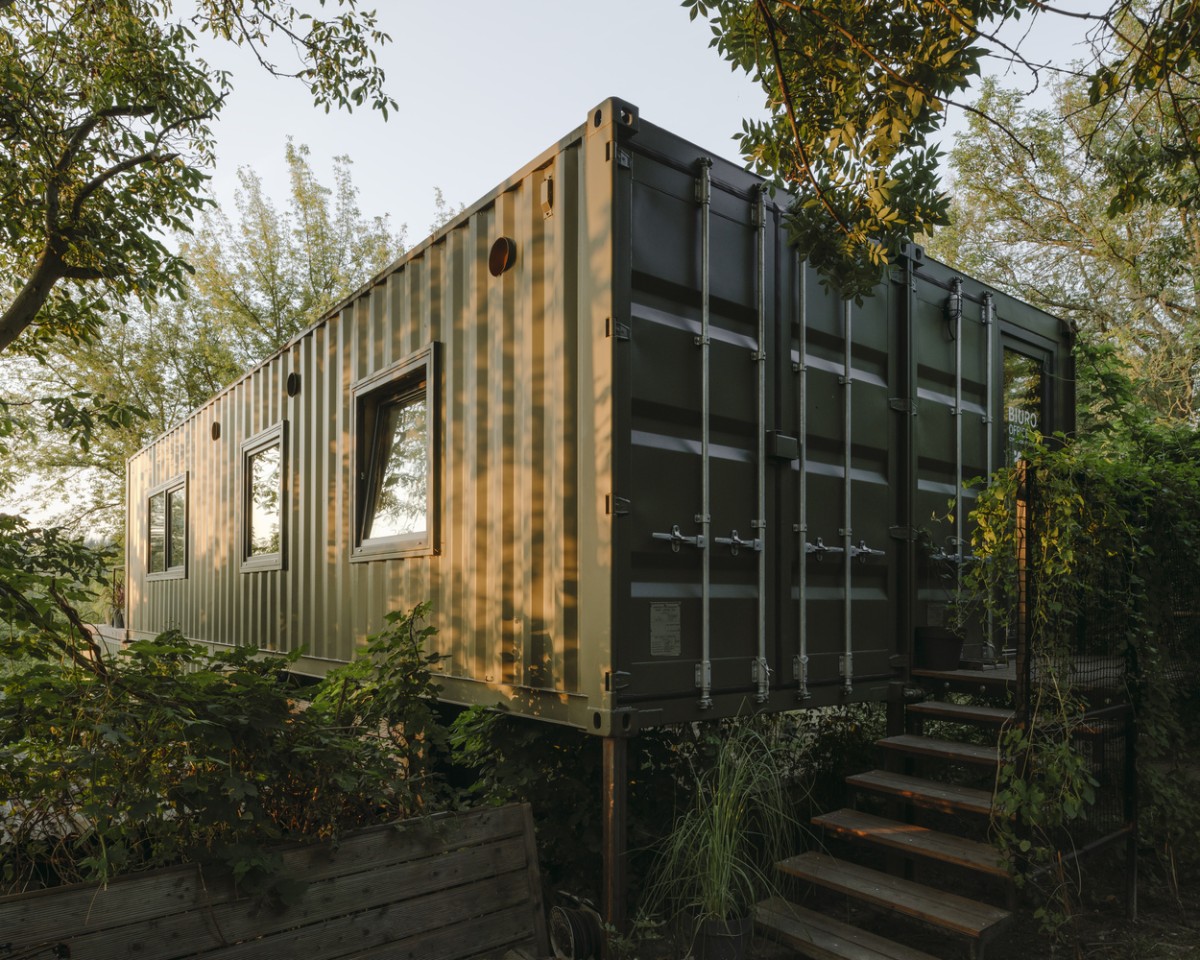 Esta casa pré-fabricada portátil esconde um interior incrível