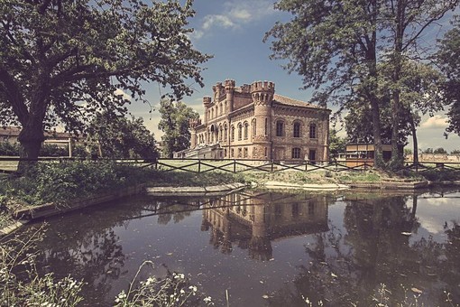 Castelo da série italiana a “Bela e o Monstro” vendido em leilão