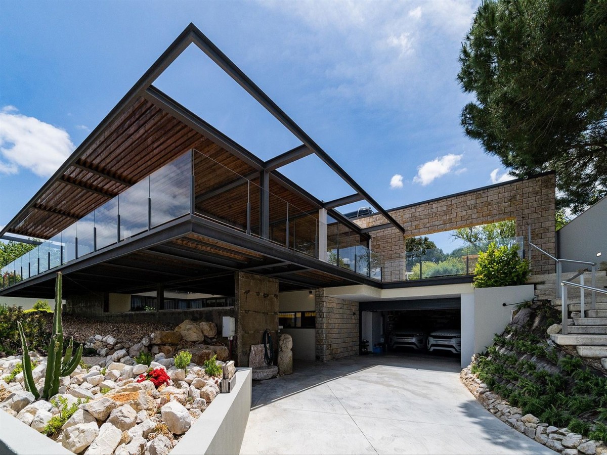 Questa moderna villa vicino a Setubal è ora in vendita