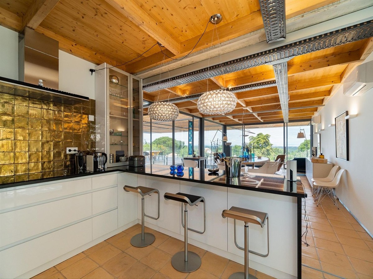 Open space kitchen and dining area