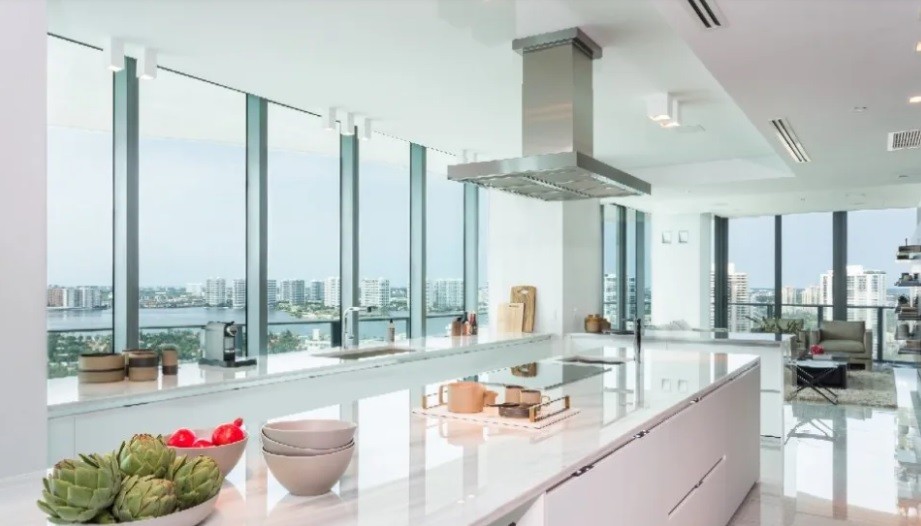 Apartamento de luxo na 'Porsche Design Tower'.