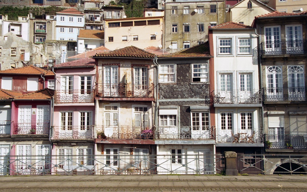 Prazo de obras de quarteirão na Baixa do Porto derrapam