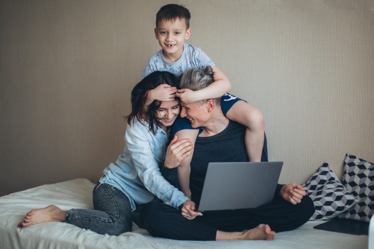 Teletrabalho alargado a pais com filhos até oito anos