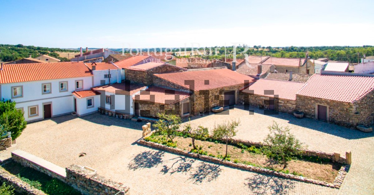 Casas à venda em Castelo Rodrigo