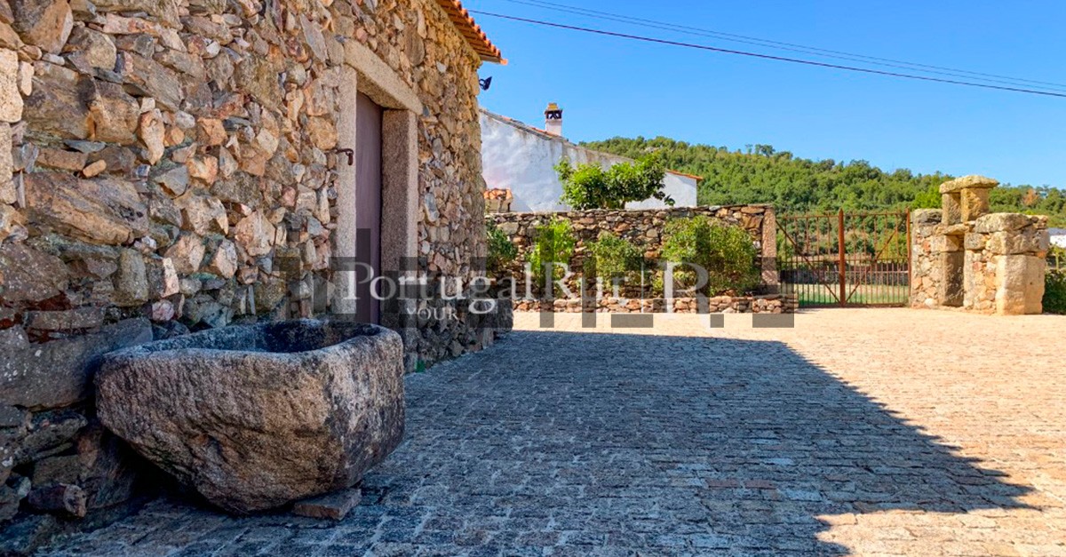 Casas à venda em Castelo Rodrigo