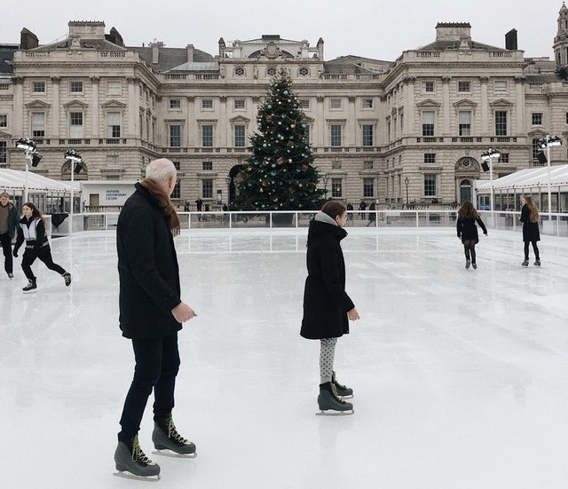 Patinagem no gelo no Natal