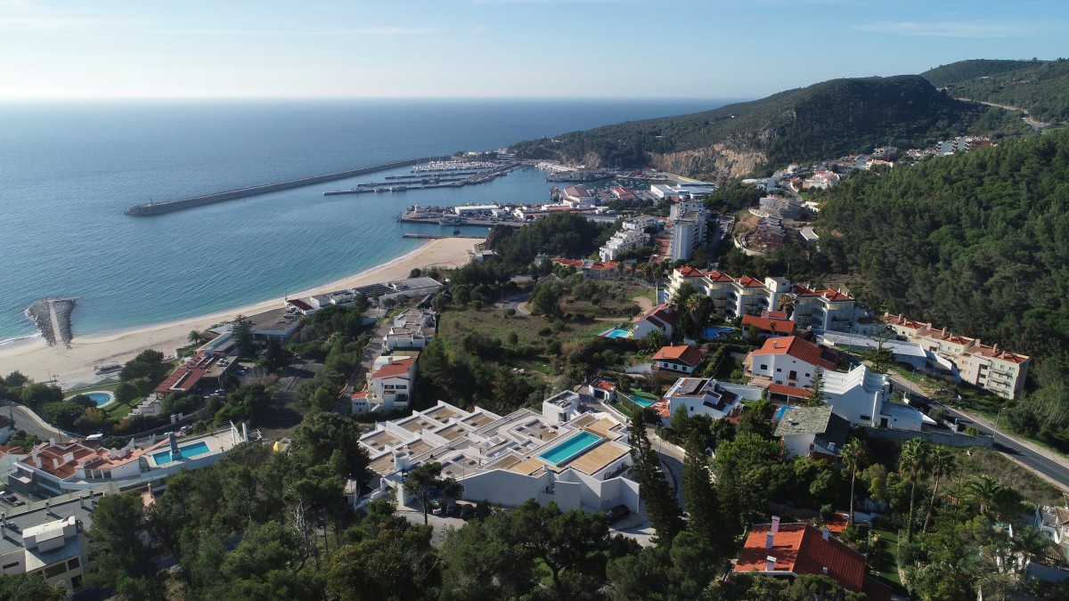 Casas de luxo com vista para o mar em Sesimbra