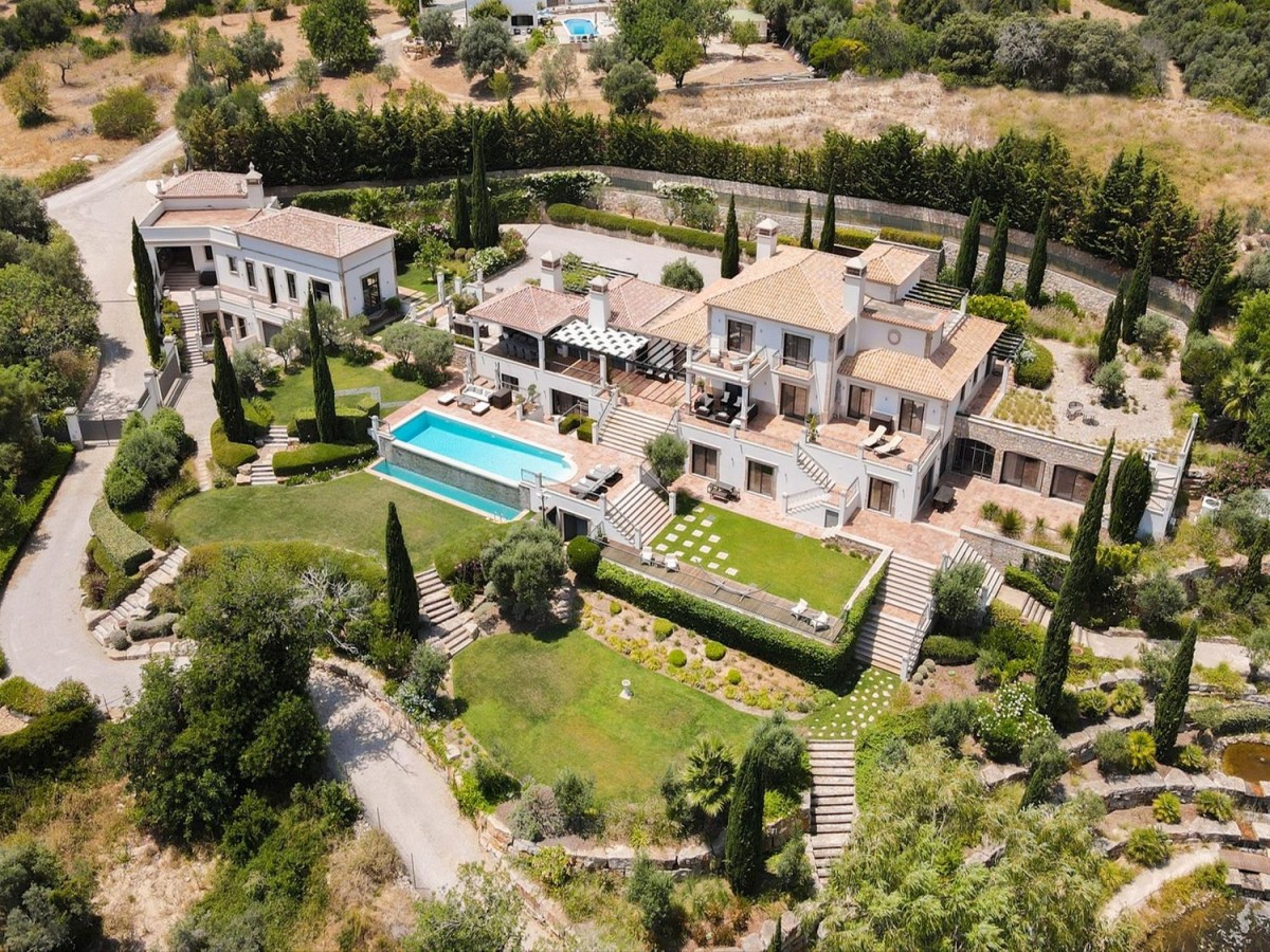 çthis gorgeous estate has everything you need for a life of luxury in the Algarve