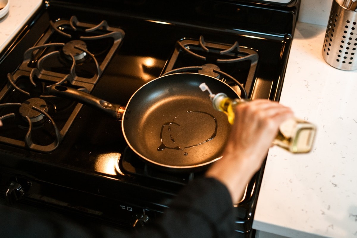 Como deitar fora o óleo de cozinha