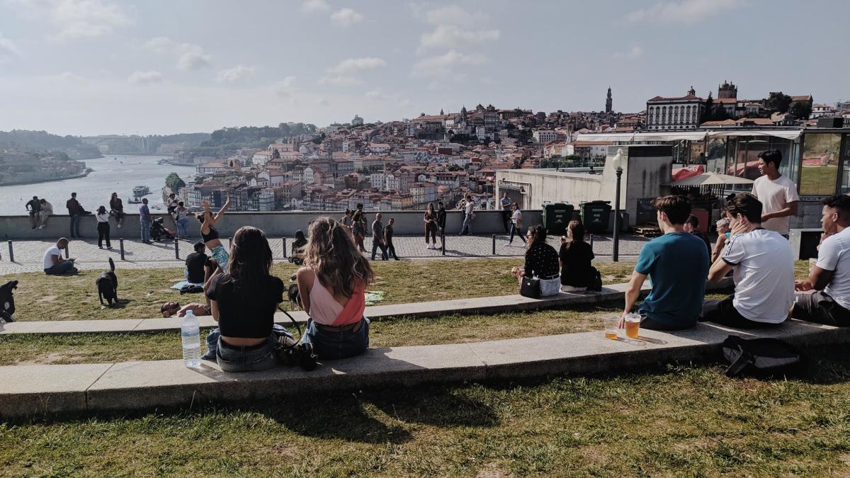 Novo centro de negócios em Gaia