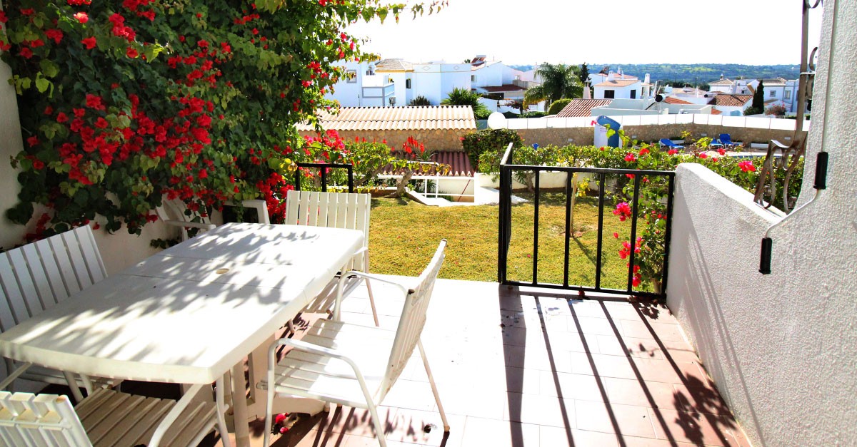 Rés do chão com jardim