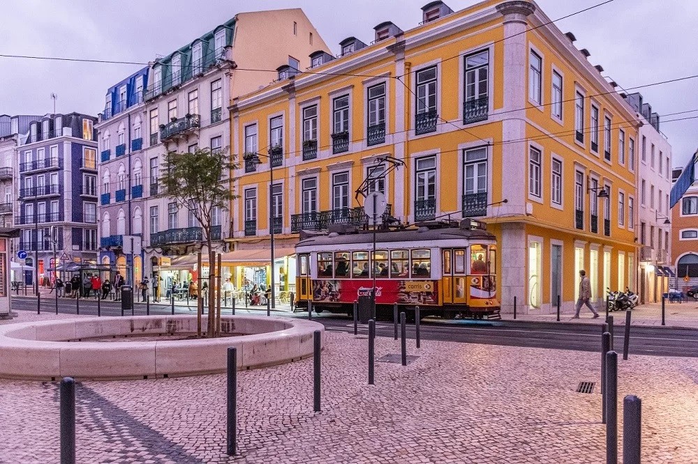 Obras em Lisboa: Largo do Conde Barão renasce mais verde