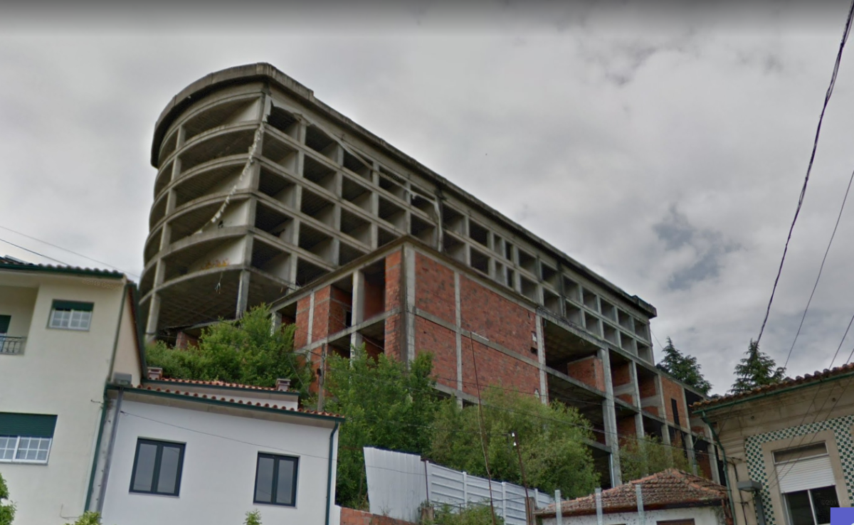 Hotel inacabado em Vila Real