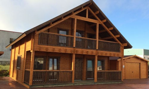 Casas de madeira pré-fabricadas