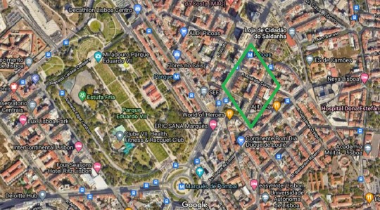 Proprietatea este situată pe Rua Sousa Martins, lângă Palácio Sotto Maior.