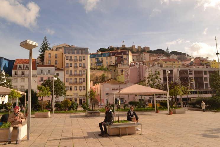 Nova praça da Mouraria avança e moradores têm que desocupar prédios
