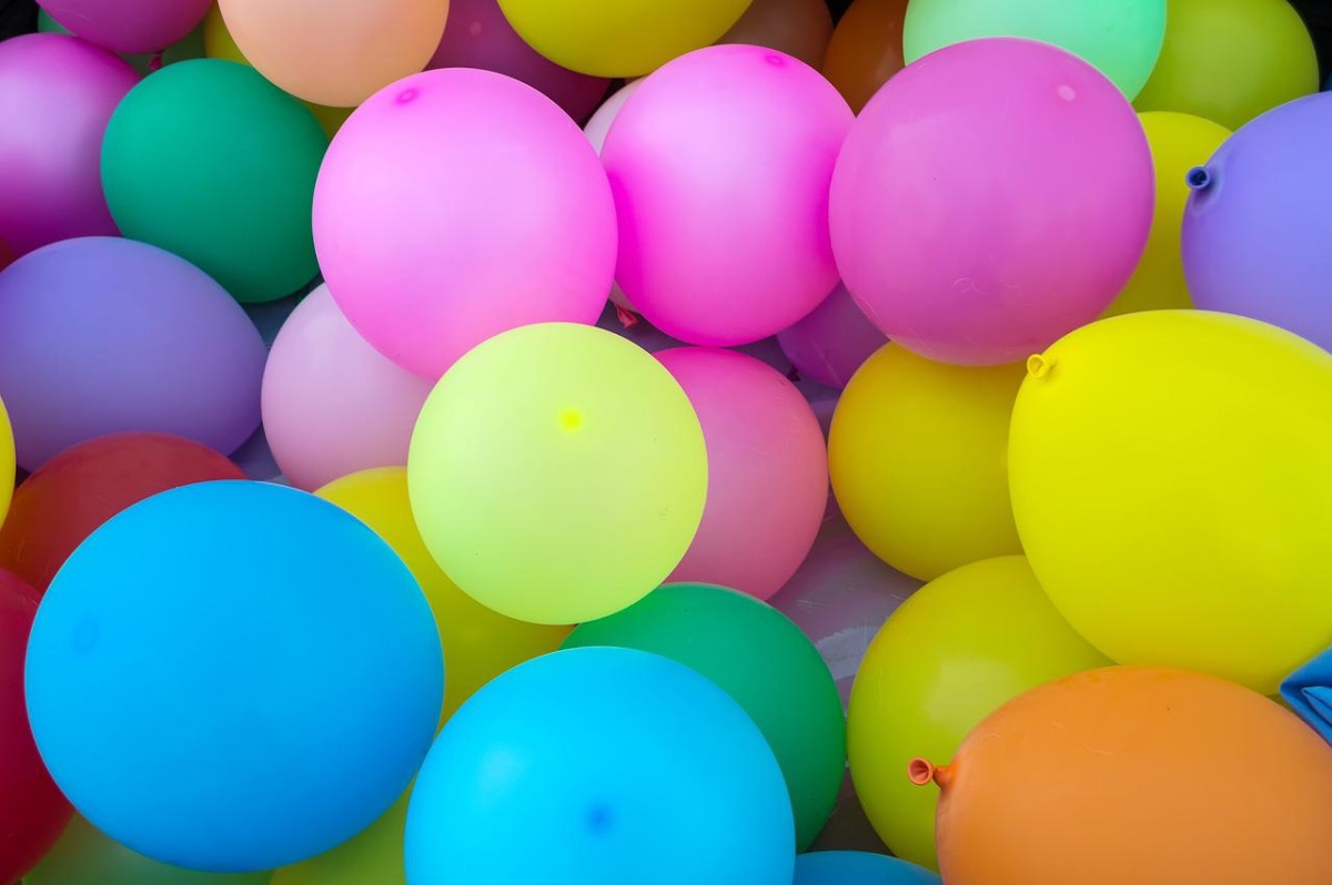 Decoração pop-it: o brinquedo que se tornou um fenómeno temático