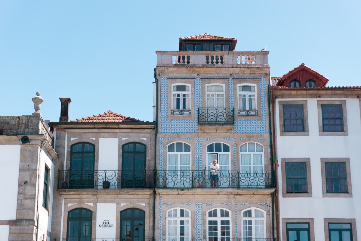 How to save money to buy a house in Portugal