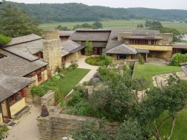 Casas com jardins