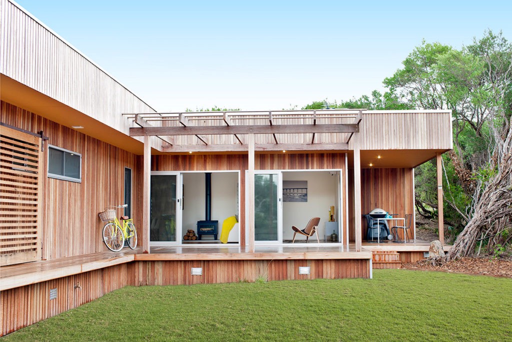 Casa pré-fabricada com jardim