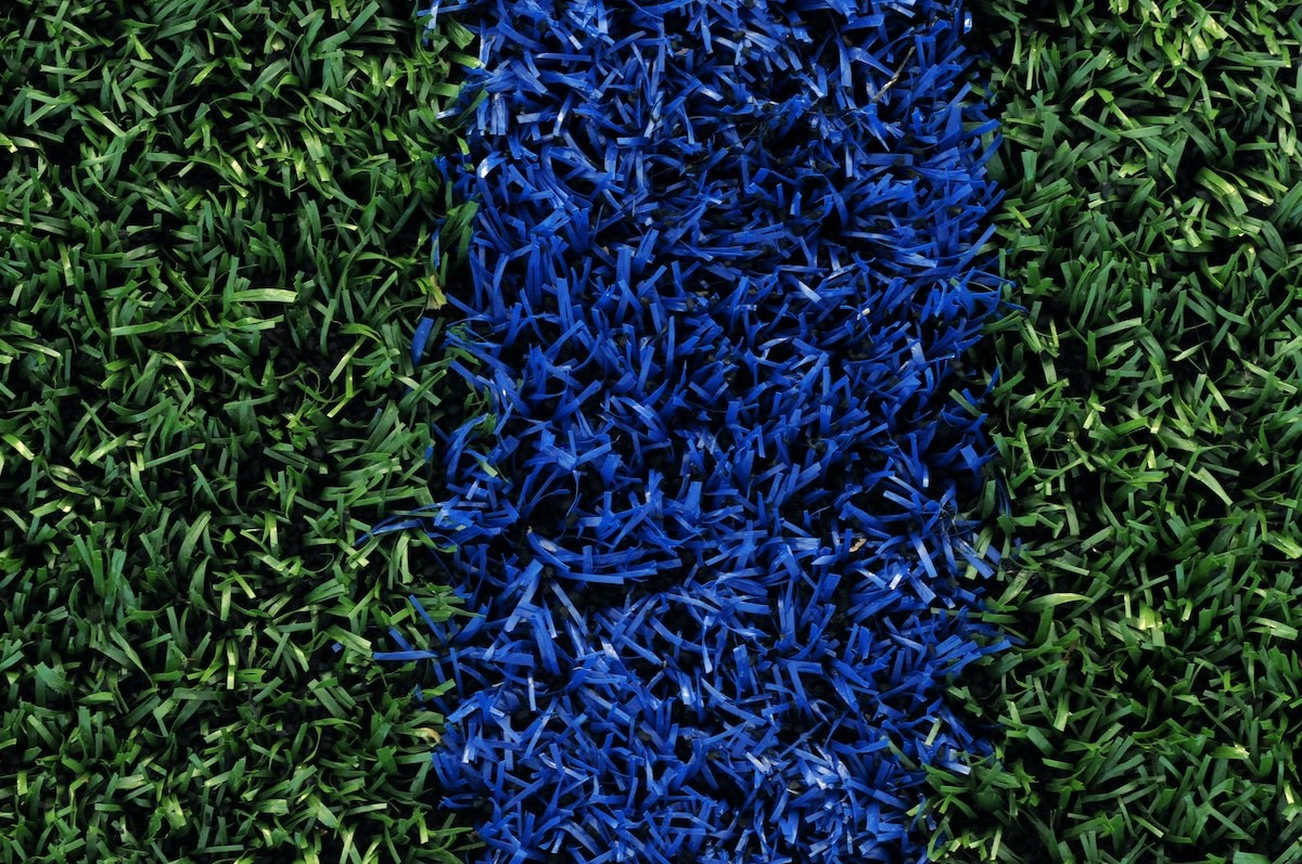 relva artificial azul