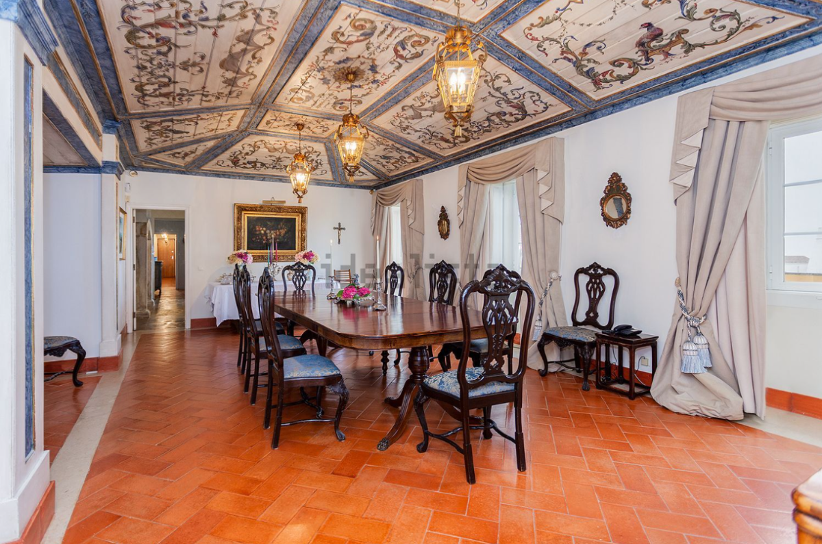 sala vintage com tetos pintados