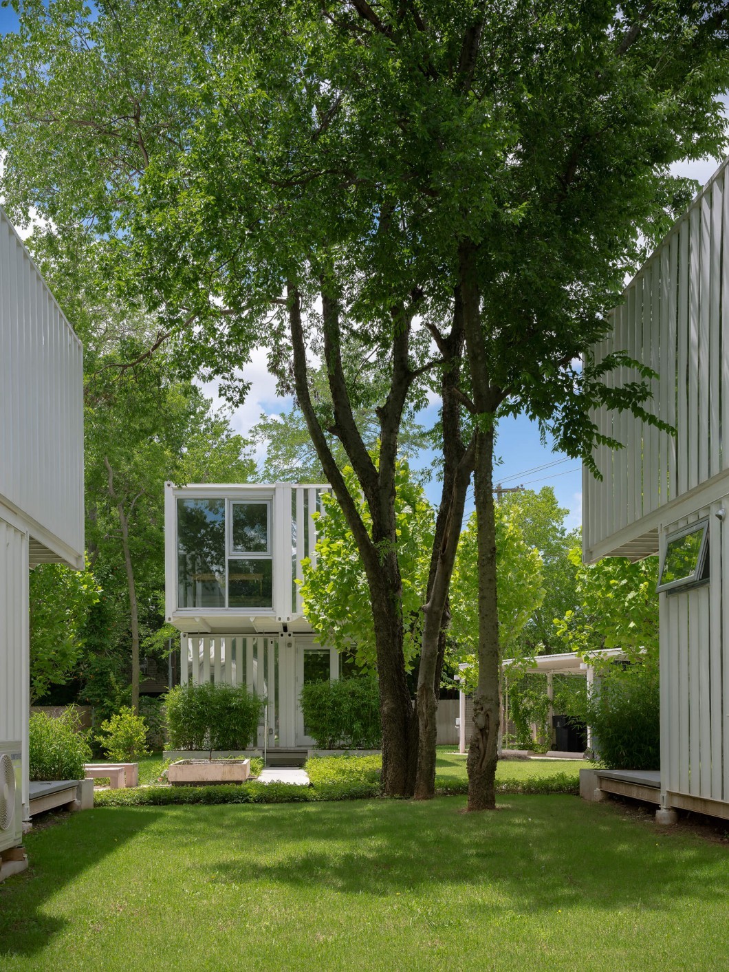 casas construídas com contentores