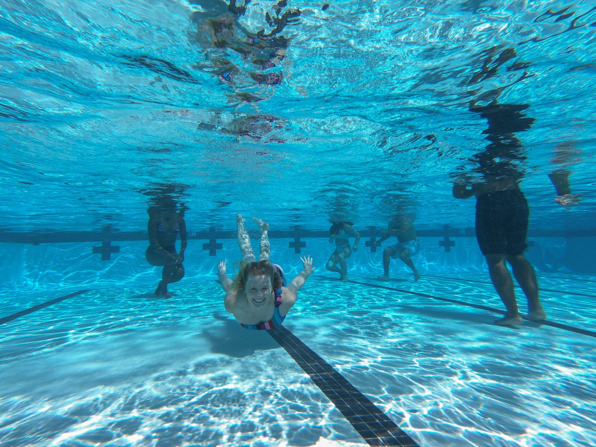 Poupar água da piscina