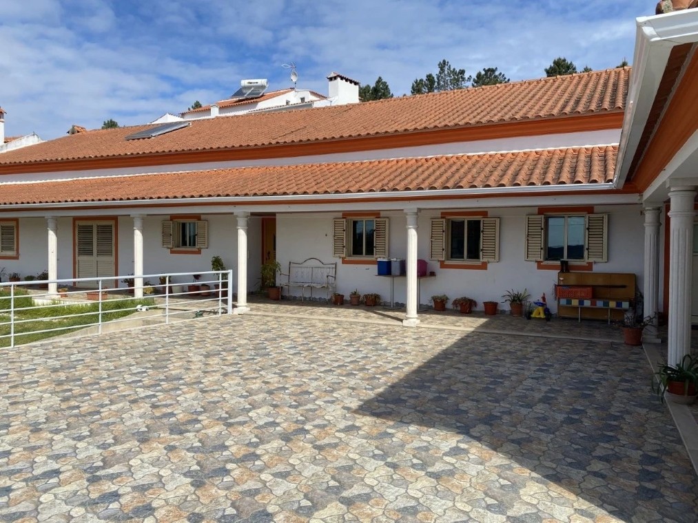 casa com painéis solares