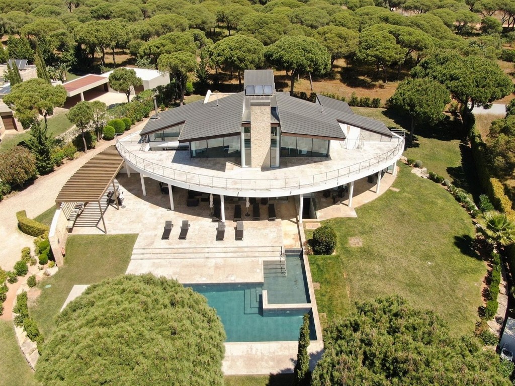 espaços exteriores com piscina