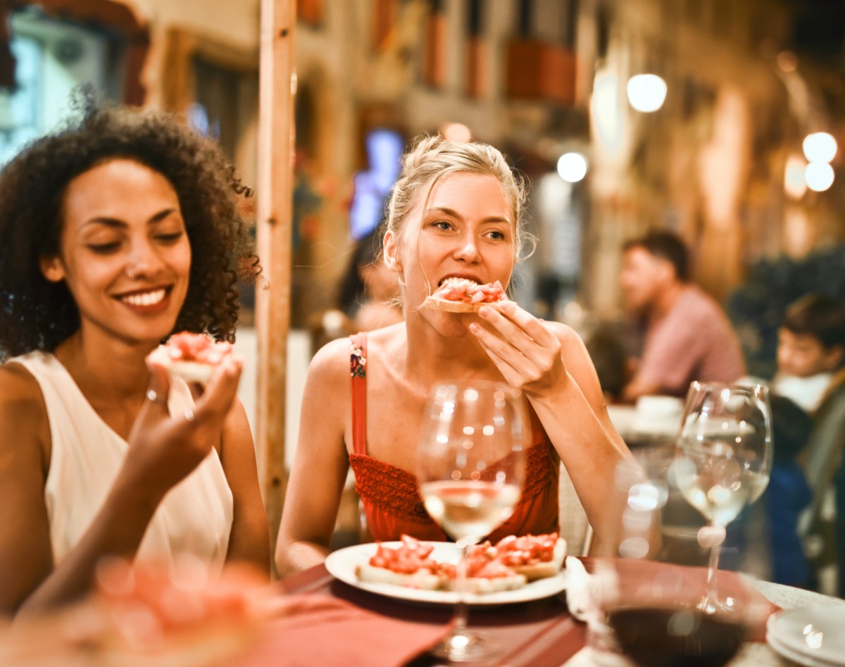 Amigas a jantar fora