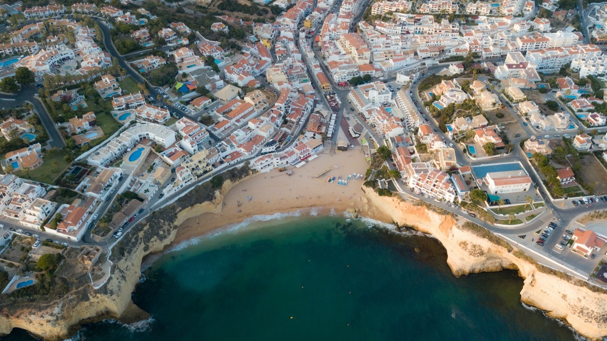 Algarve rămâne o opțiune populară pentru cumpărătorii din Portugalia