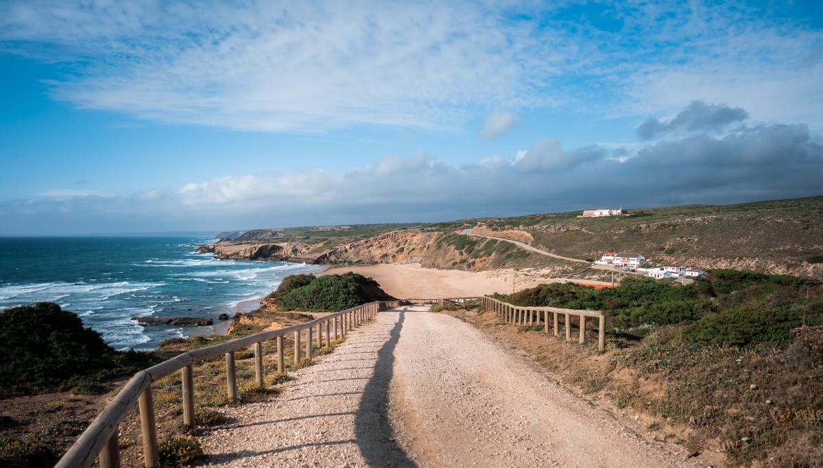 The coast of Aljezur will be home to a new route for cycling in Portugal