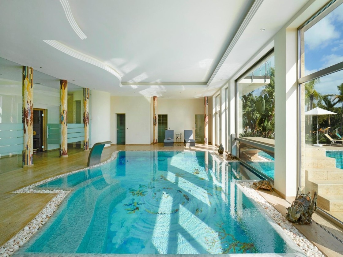 Piscina interior para mergulhos no inverno