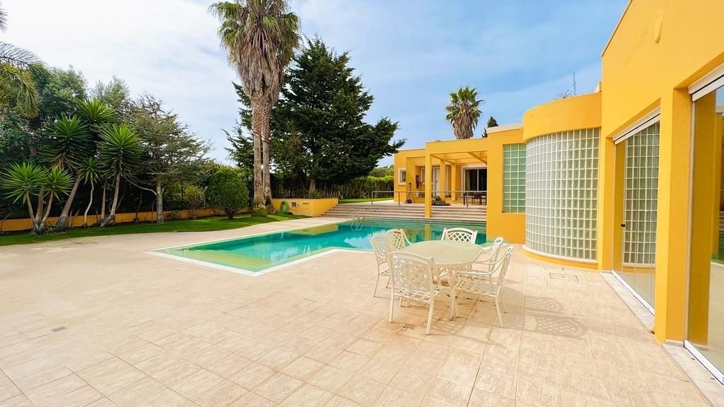 Piscina exterior da casa