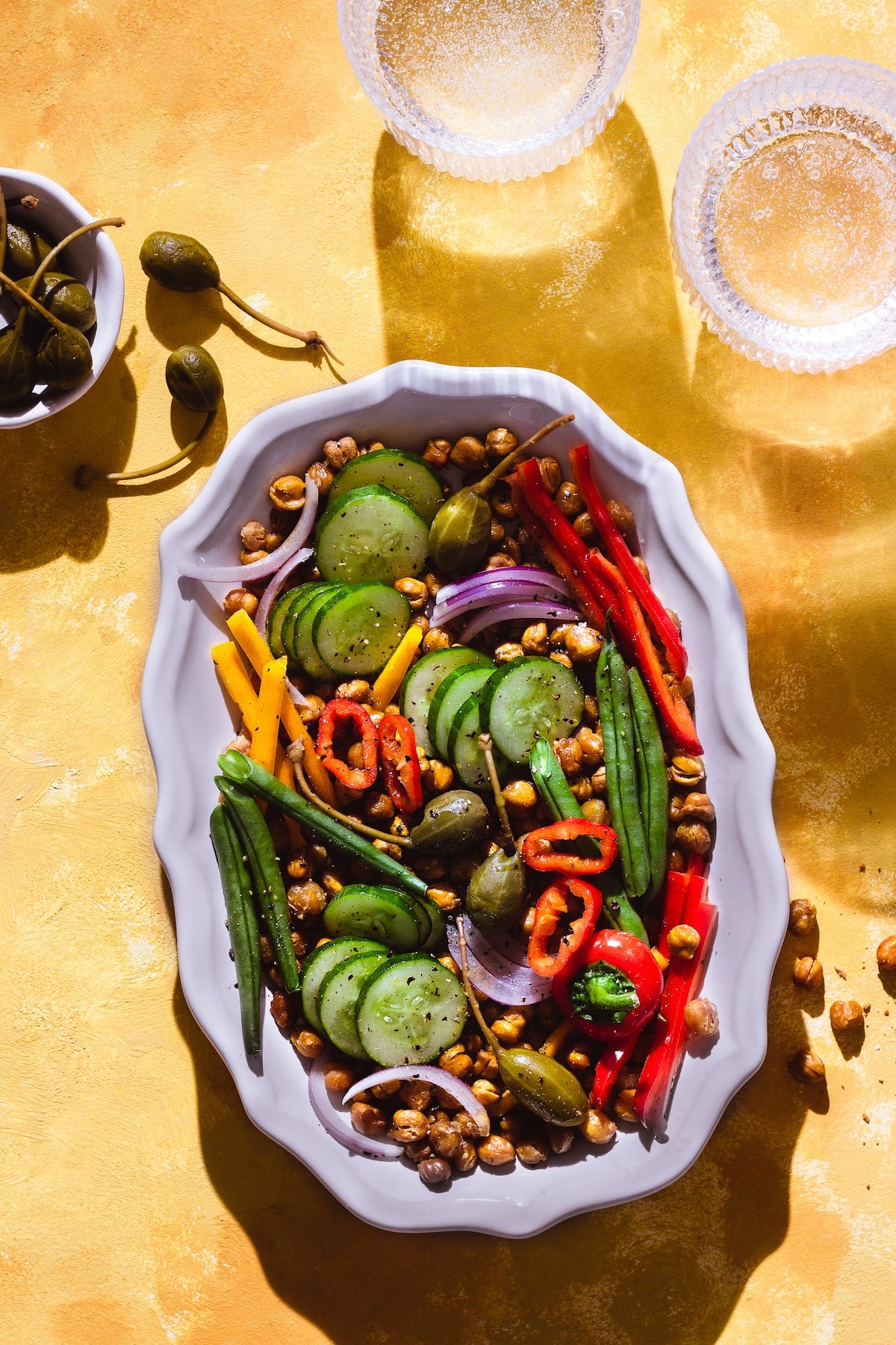 Salada fresca de grão de bico e pimentos