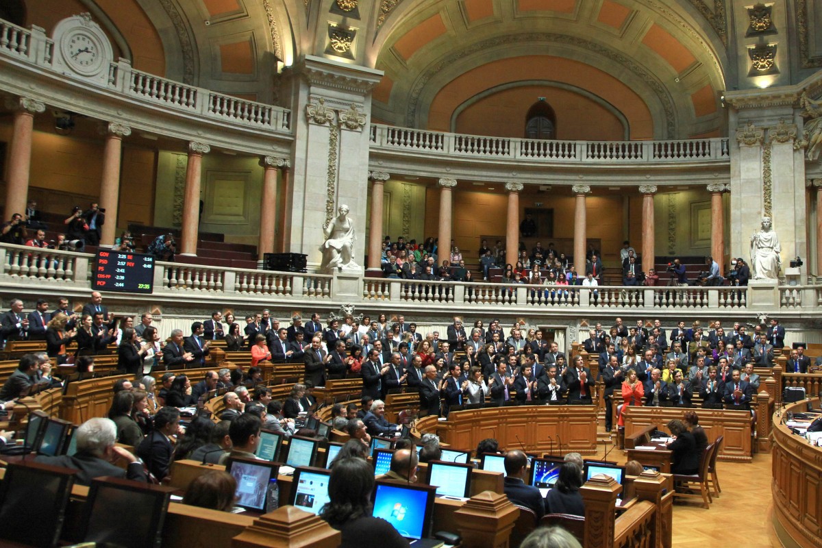 Oposição critica medidas de apoio