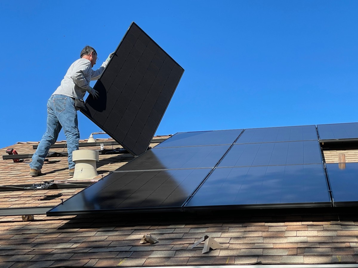 Painéis solares ajudam a reduzir a fatura da energia