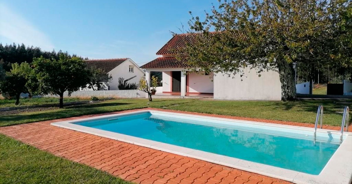 Casa com piscina e jardim à venda