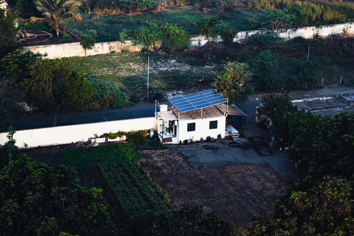 Painel solar em unidade agrícola