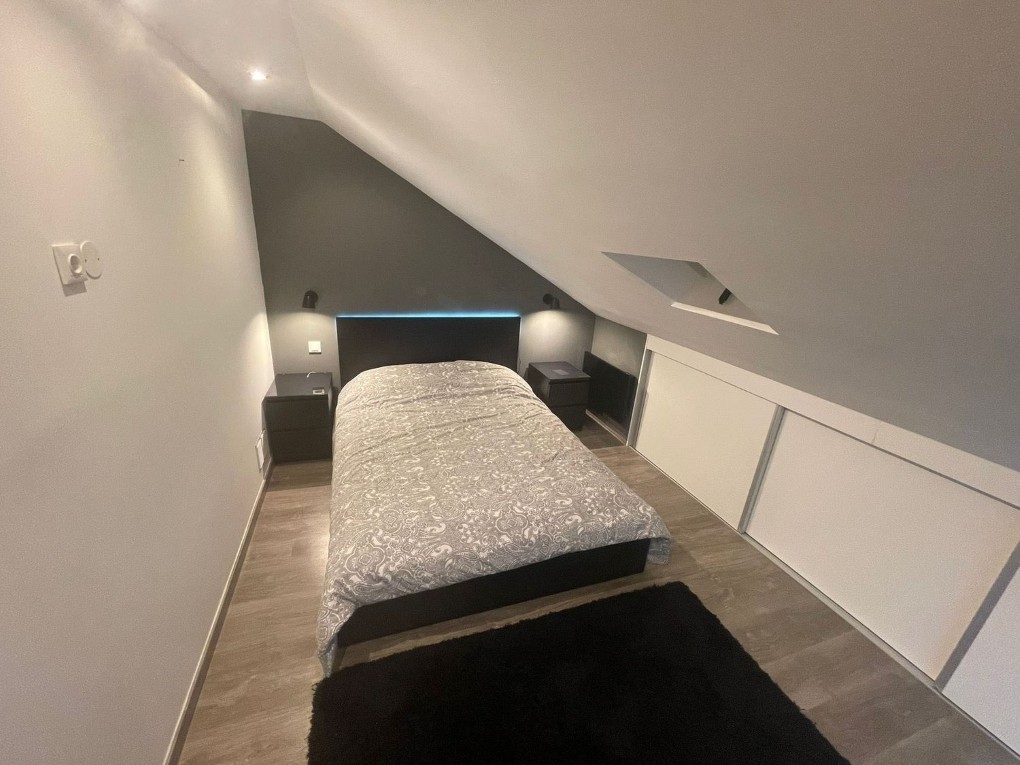 Quarto em águas furtadas