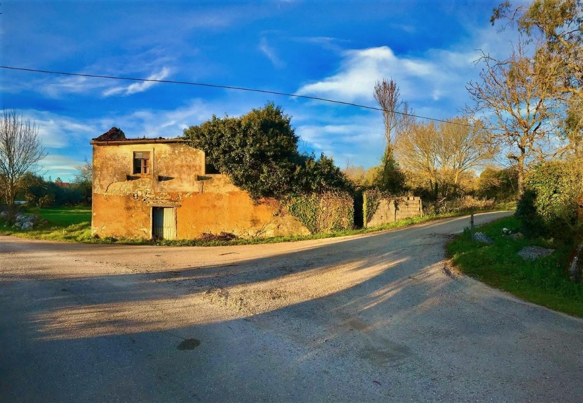 Casas em ruínas à venda