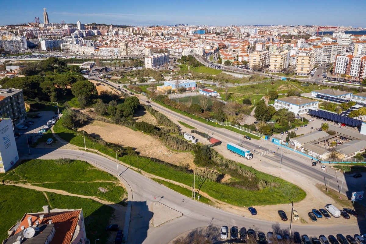 Consrução de casas novas em Almada