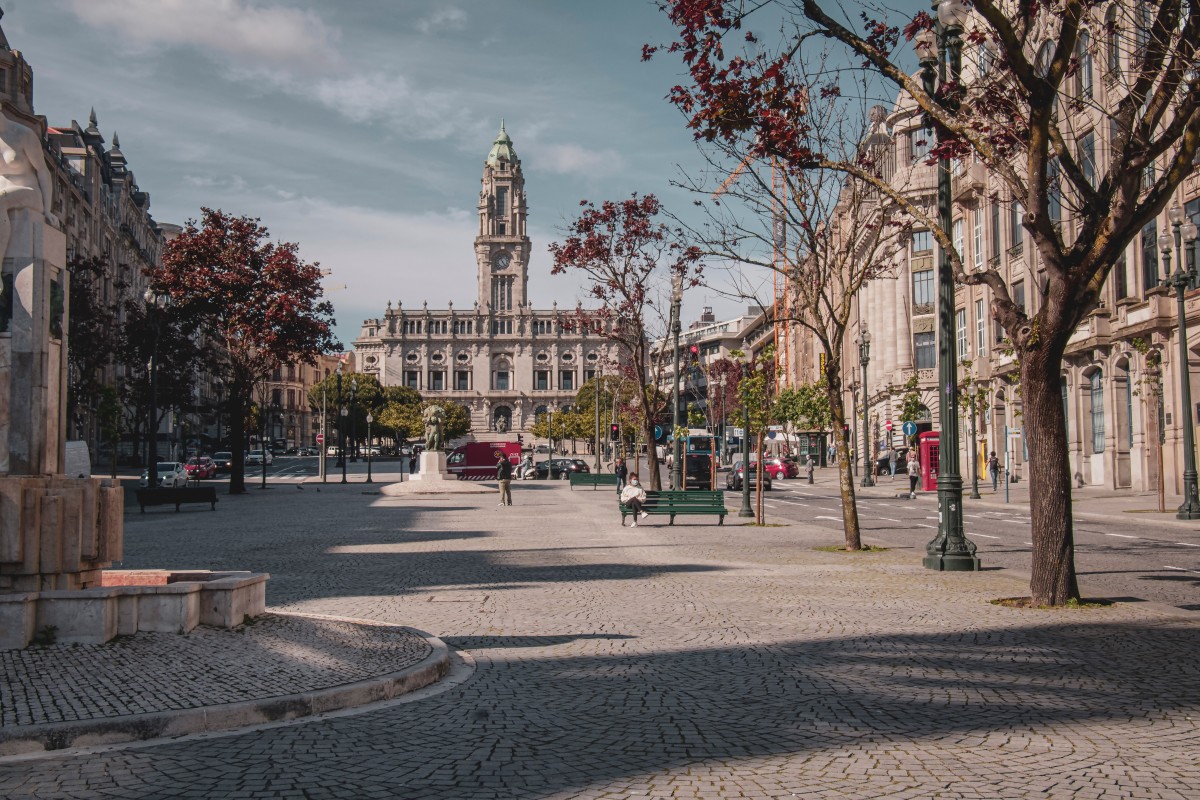 Suspensão de AL no Porto
