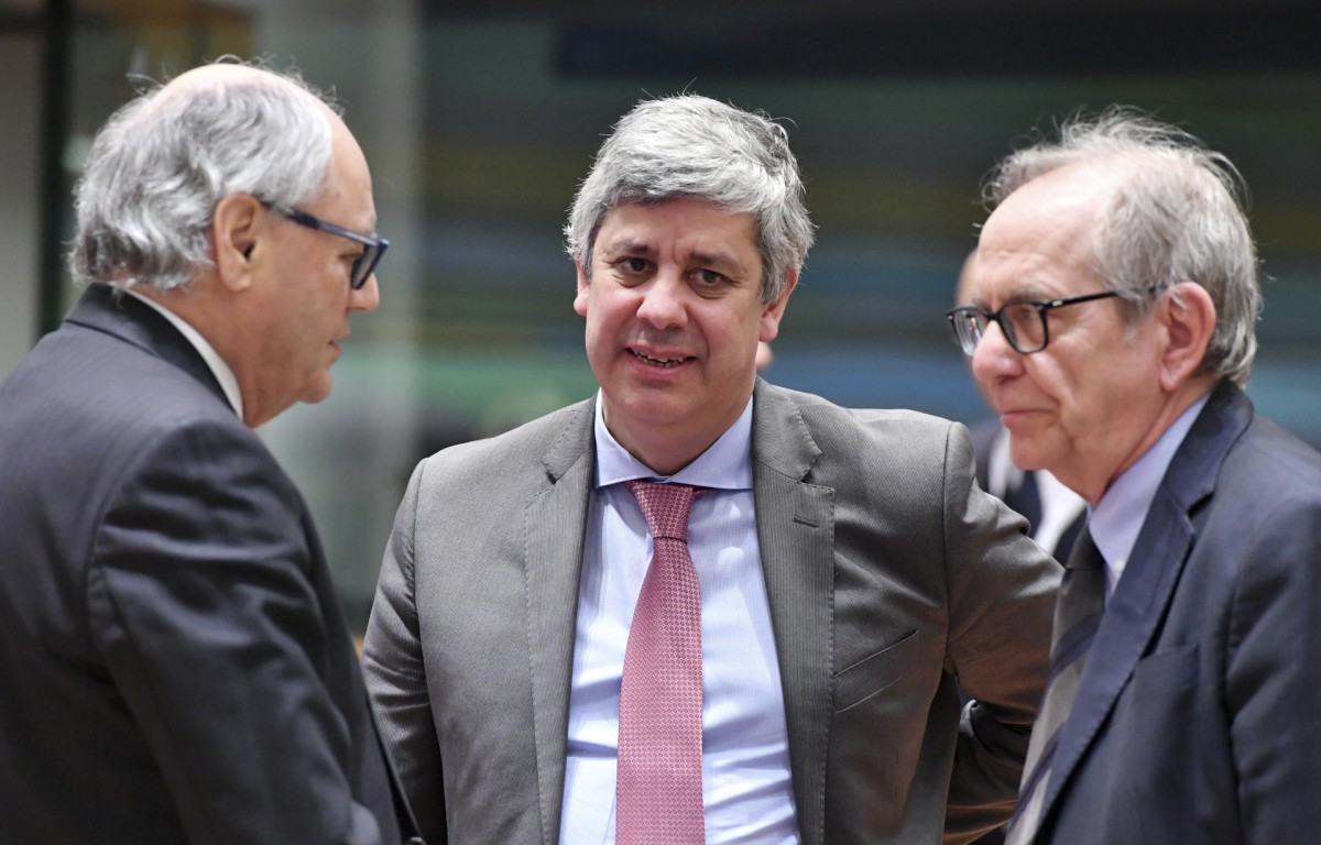 Mário Centeno, governador do Banco de Portugal, ao centro. Mário Centeno