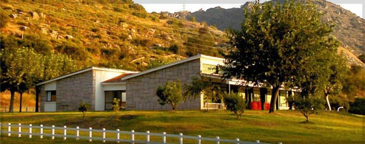 Aldeia à venda perto de Portugal