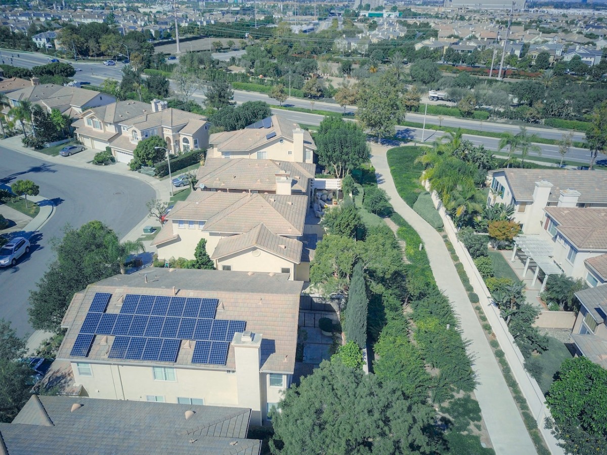 Poupar energia com painéis solares