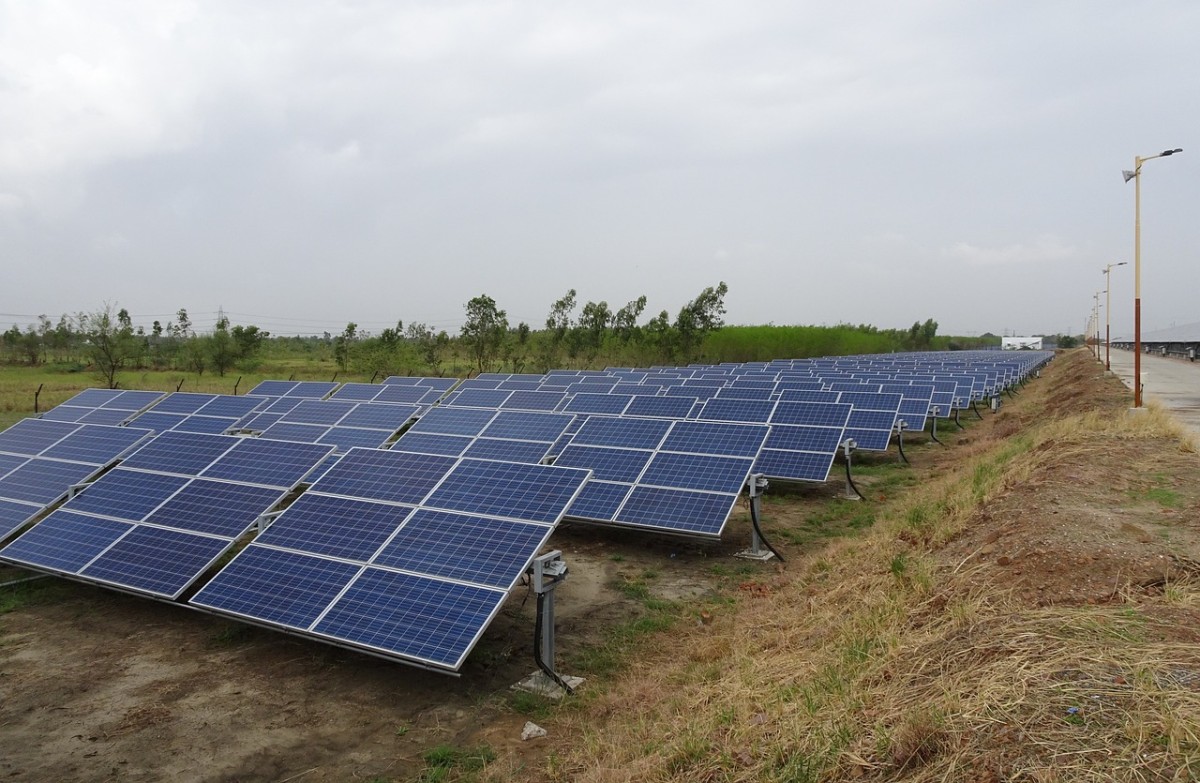 Painéis solares dias nublados